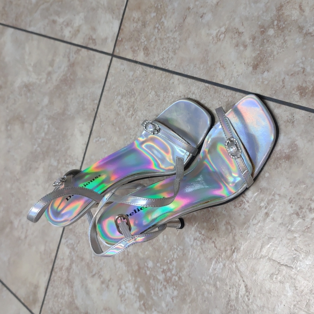 Pretty iridescent sandles with rhinestone buckels.